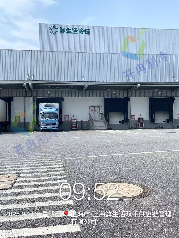 酷暑里的 “冷庫(kù)骨架” 落成！1000 立方冷庫(kù)項(xiàng)目庫(kù)板吊裝
